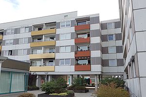*Vermietete 2,5 Zimmer-Eigentumswohnung*Balkon*Fahrstuhl*Tiefgarage* in Pinneberg*&nbsp; ca. 75 m², € 179.000,--